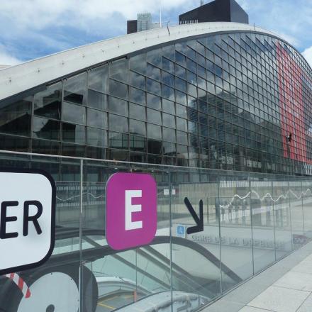 RER E - La Défense, entrée Grande Arche-Arena face CNIT