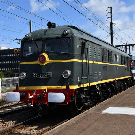 En gare de St Pierre des corps, arrivée du spécial Vierzon - Tours bien à l'heure